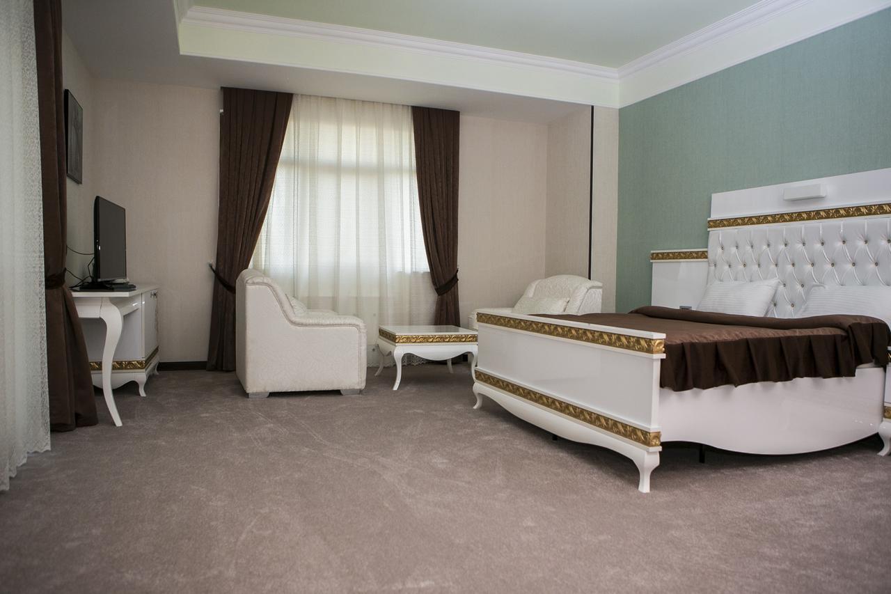 Azalea Hotel Baky Esterno foto